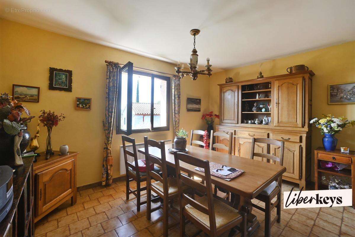 Maison à SAINT-QUENTIN-LA-POTERIE