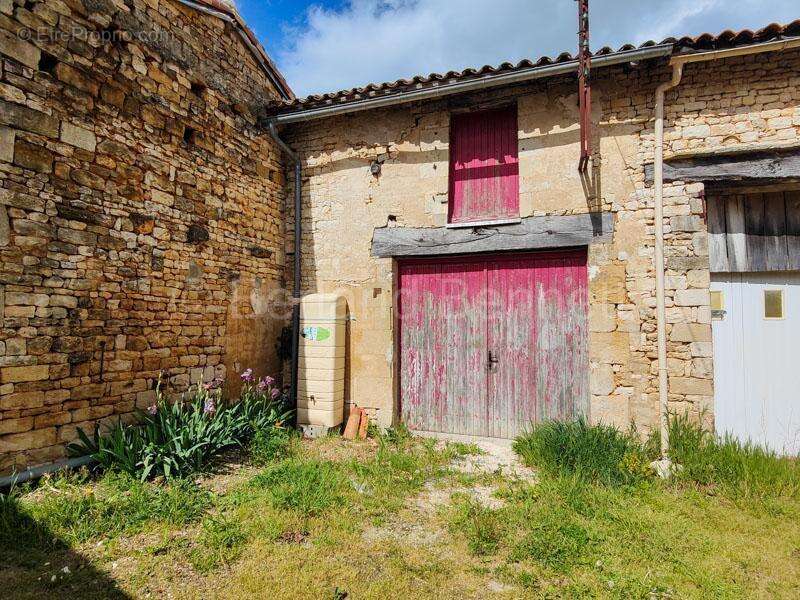 Commerce à SAUZE-VAUSSAIS