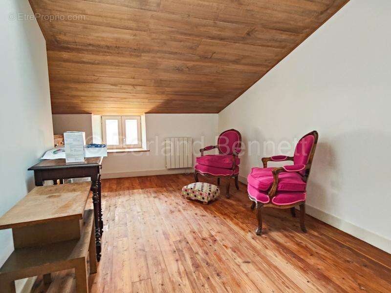 Commerce à SAUZE-VAUSSAIS