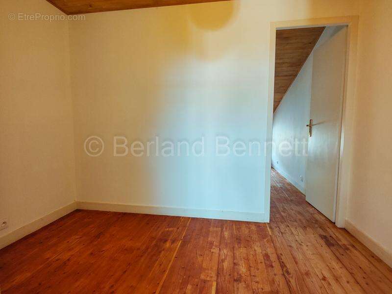 Commerce à SAUZE-VAUSSAIS