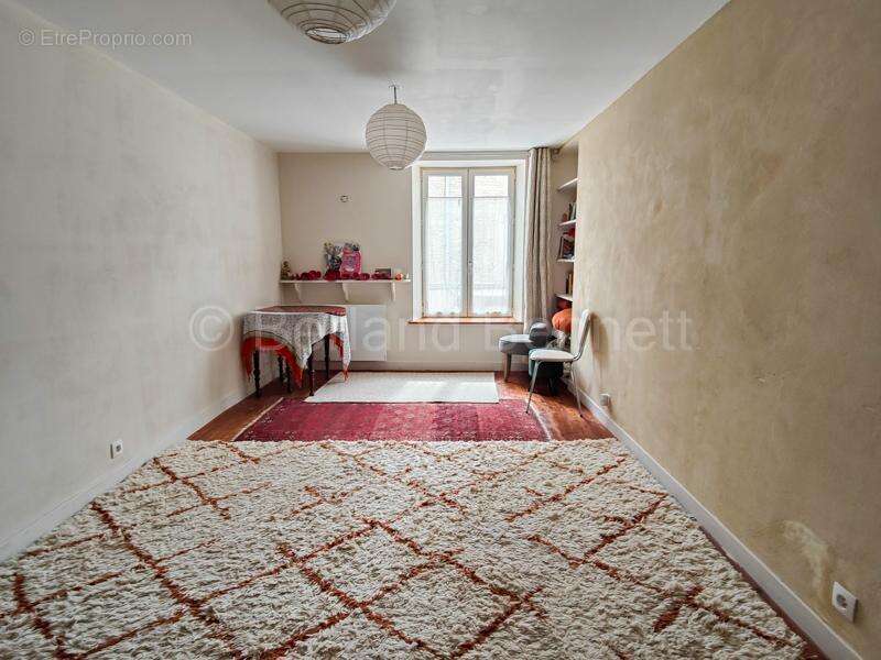 Commerce à SAUZE-VAUSSAIS