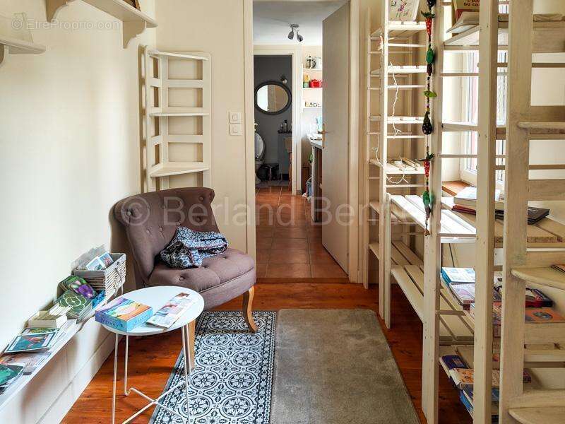 Commerce à SAUZE-VAUSSAIS