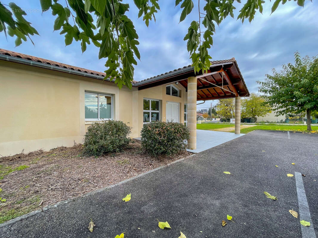 Maison à SAINT-MEDARD-DE-GUIZIERES