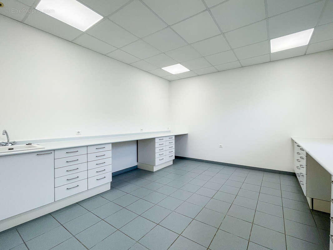 Maison à SAINT-MEDARD-DE-GUIZIERES