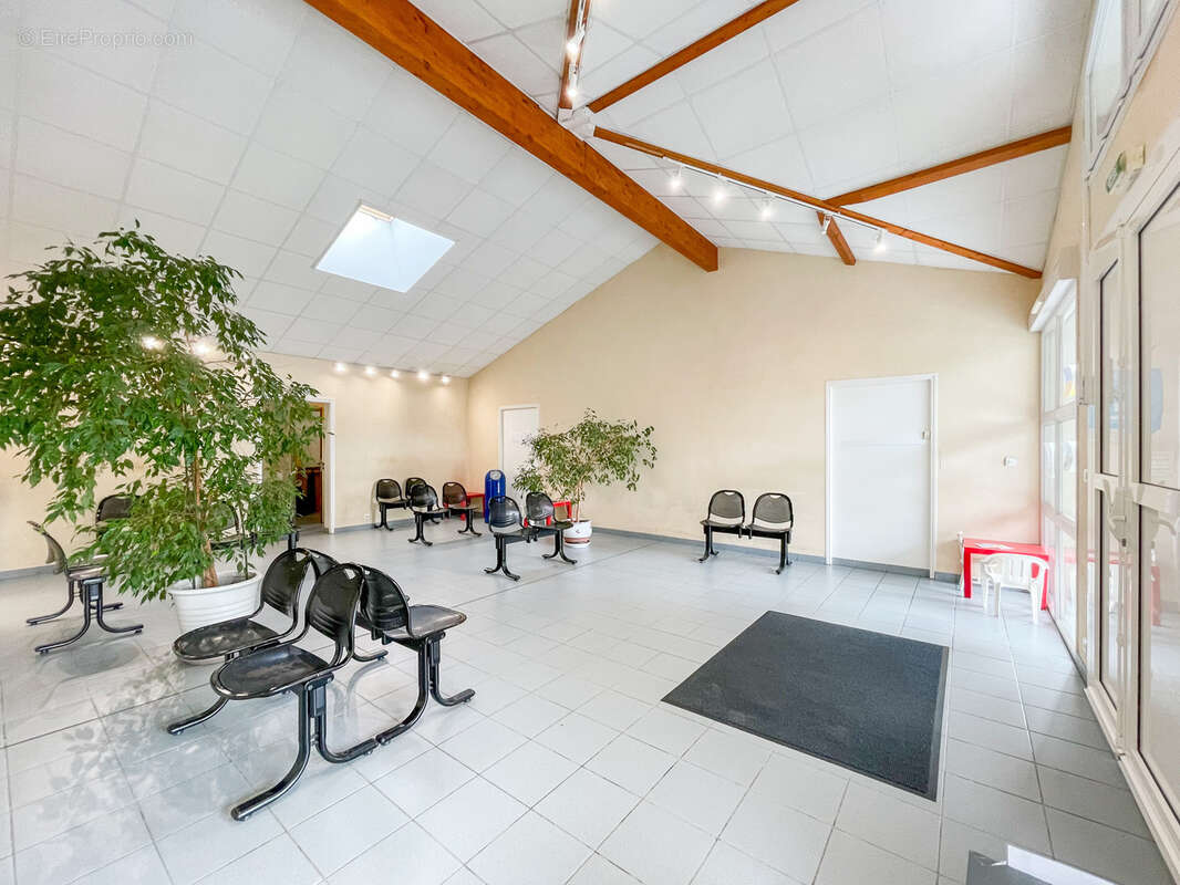 Maison à SAINT-MEDARD-DE-GUIZIERES