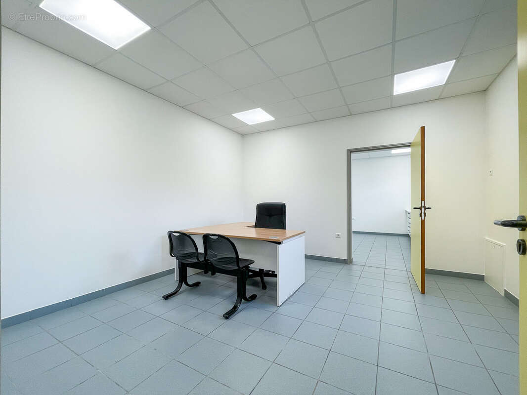 Maison à SAINT-MEDARD-DE-GUIZIERES