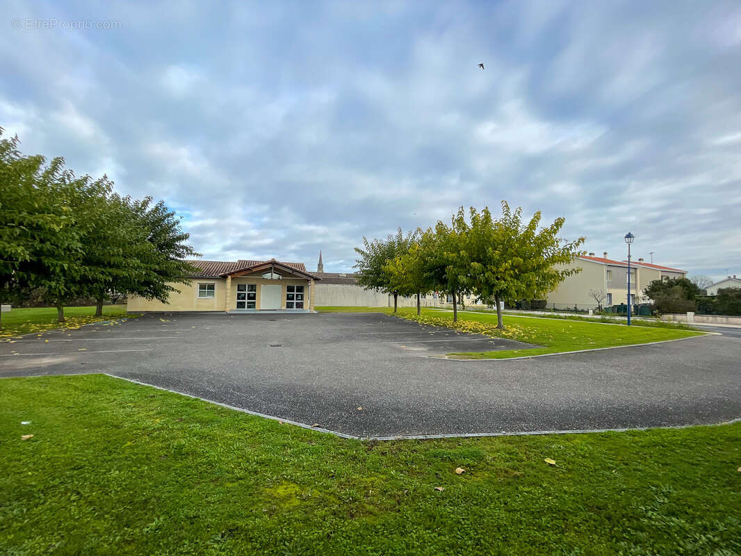 Maison à SAINT-MEDARD-DE-GUIZIERES