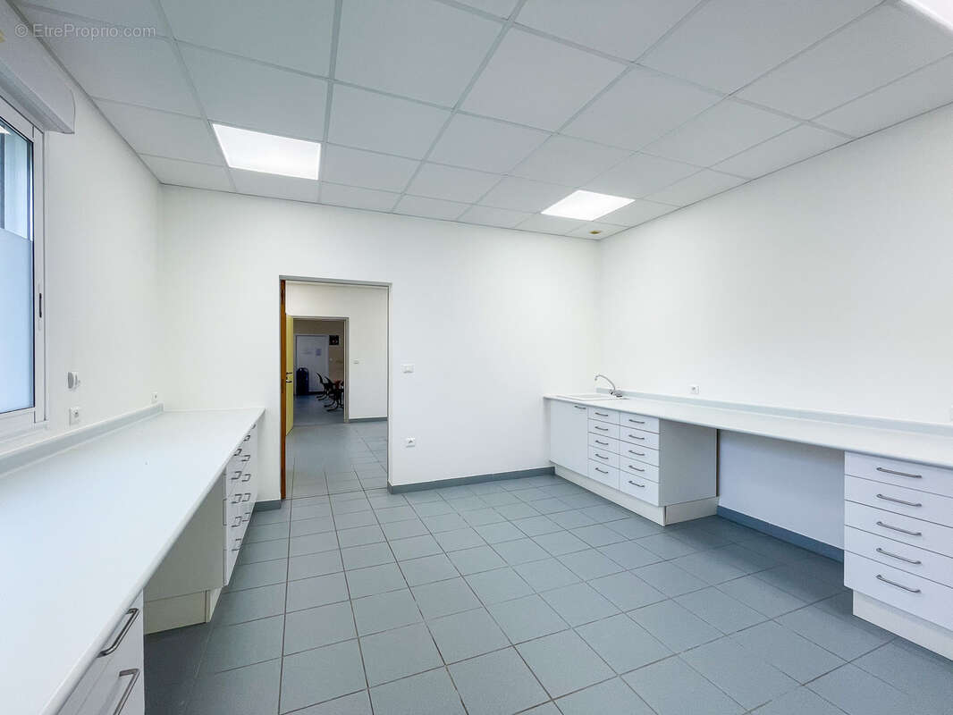 Maison à SAINT-MEDARD-DE-GUIZIERES