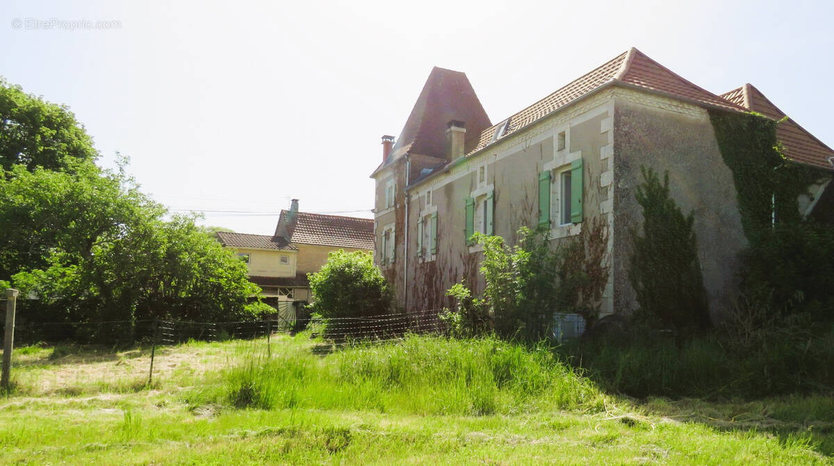 Maison à COULAURES