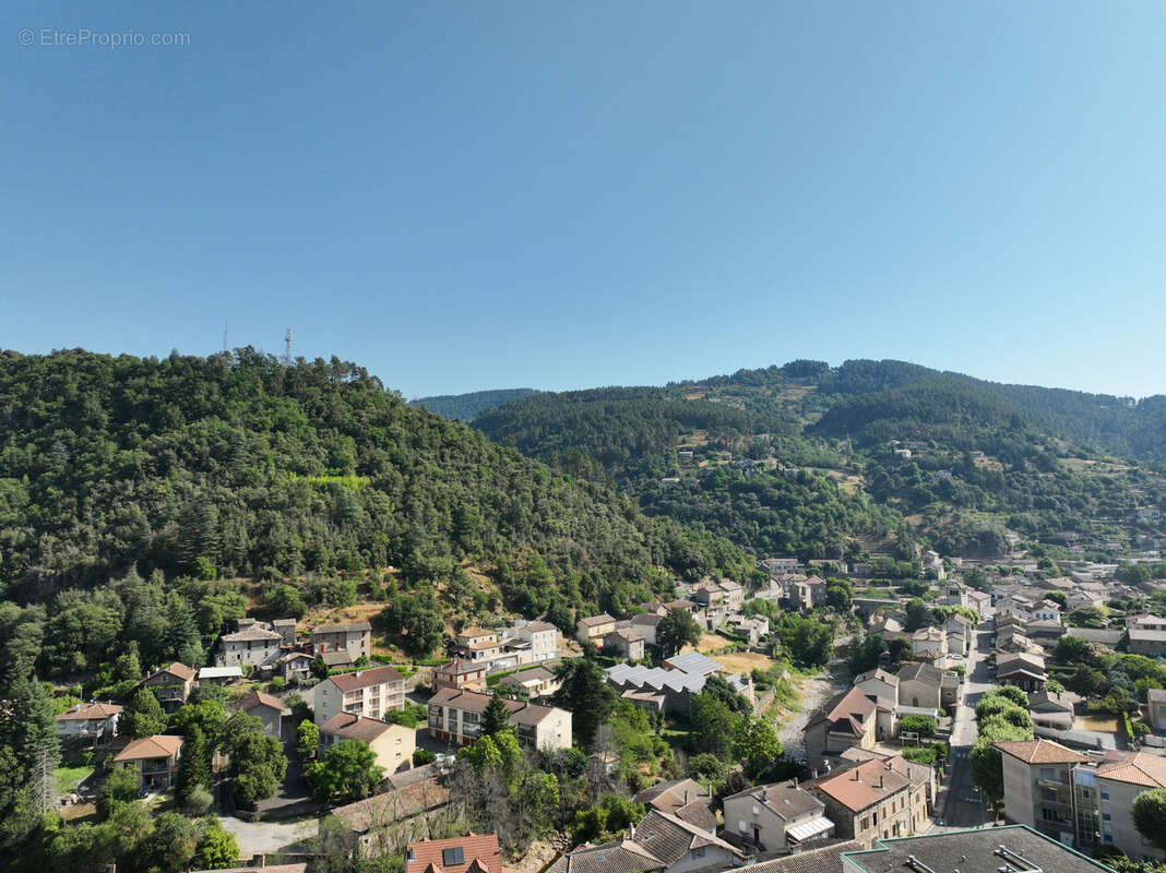 Maison à SAINT-SAUVEUR-DE-MONTAGUT