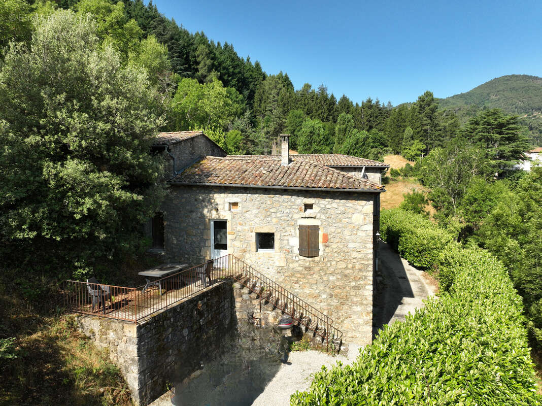 Maison à SAINT-SAUVEUR-DE-MONTAGUT