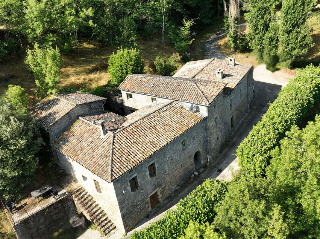 Maison à SAINT-SAUVEUR-DE-MONTAGUT