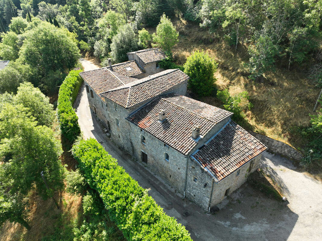 Maison à SAINT-SAUVEUR-DE-MONTAGUT