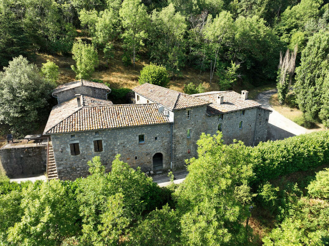 Maison à SAINT-SAUVEUR-DE-MONTAGUT