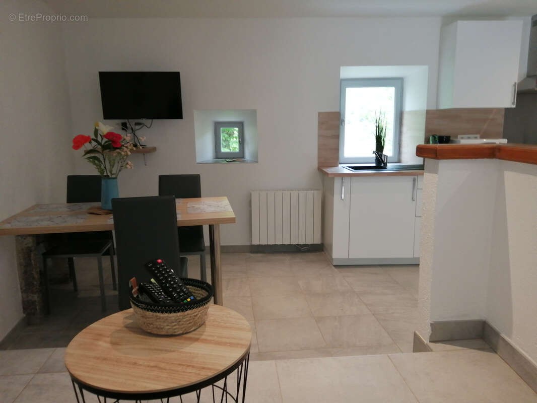 Maison à SAINT-SAUVEUR-DE-MONTAGUT