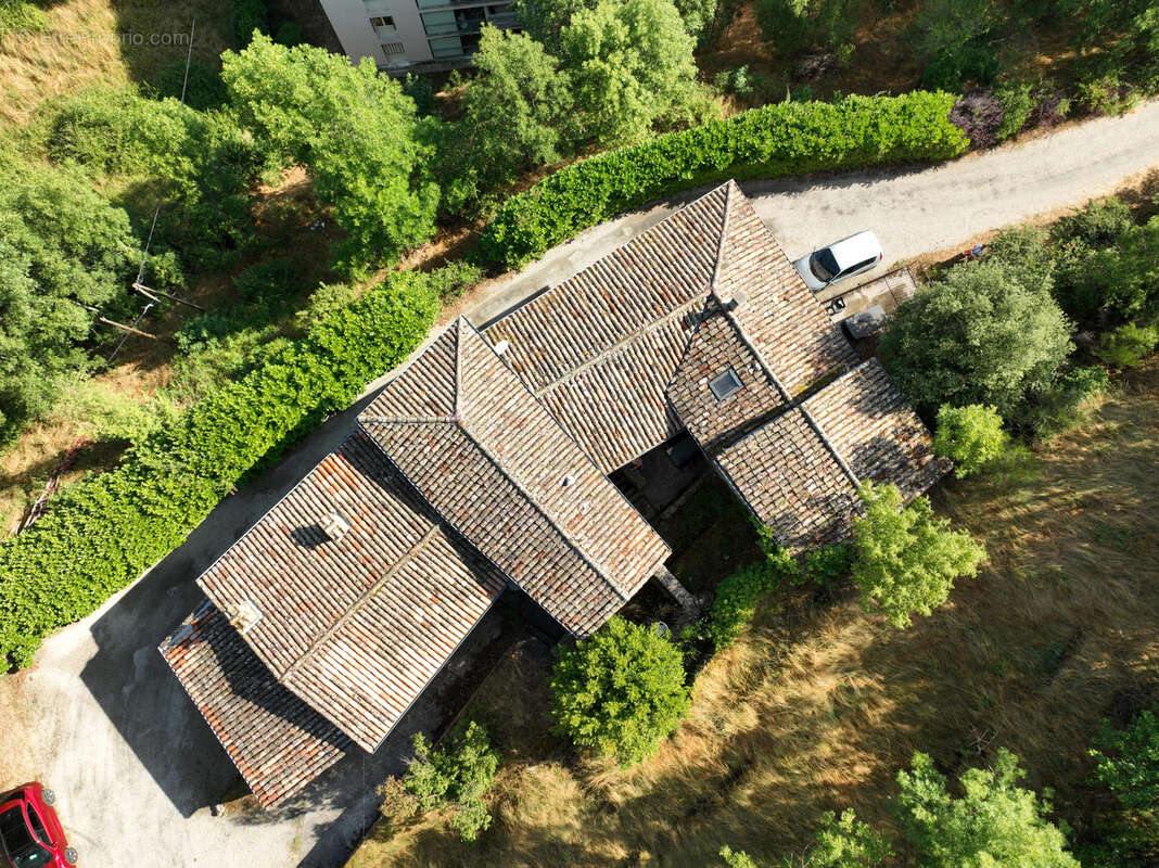 Maison à SAINT-SAUVEUR-DE-MONTAGUT