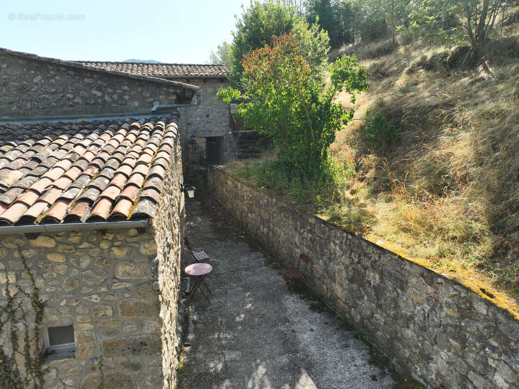 Maison à SAINT-SAUVEUR-DE-MONTAGUT