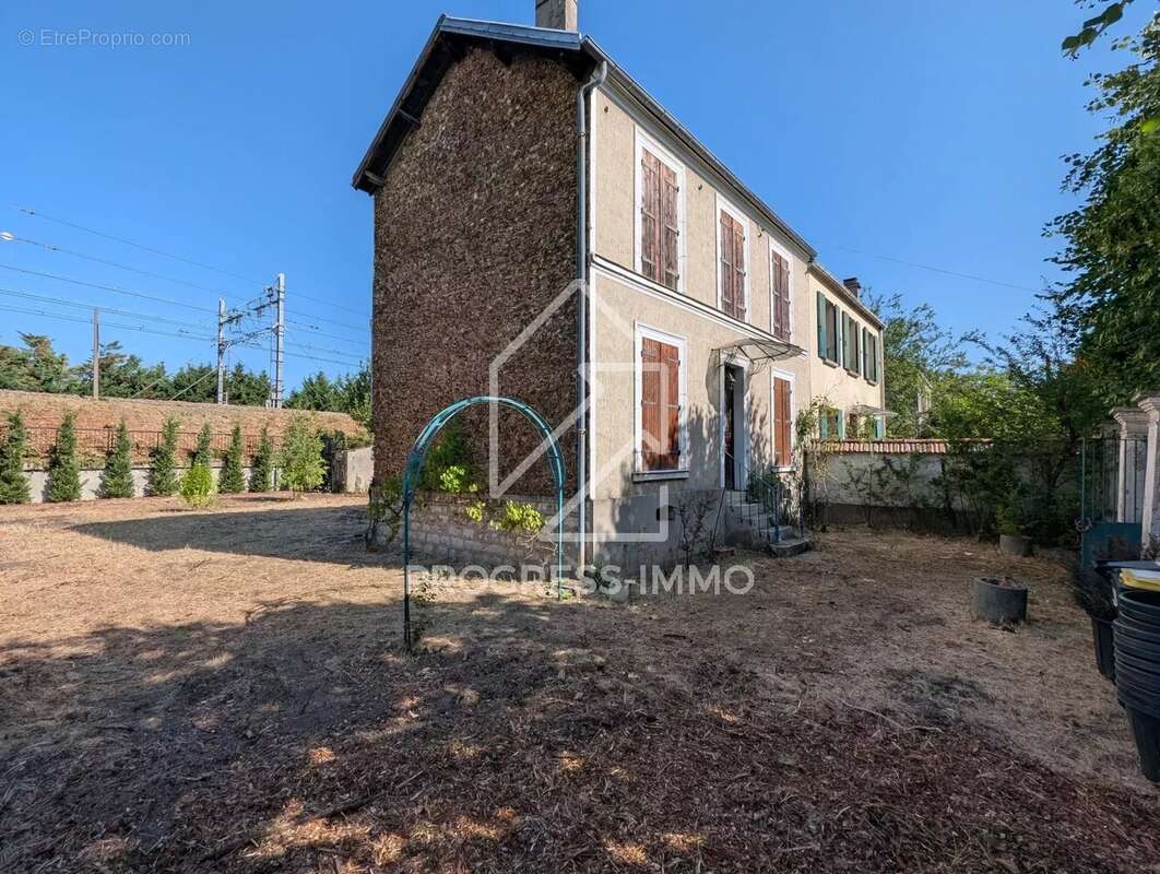 Maison à SAINT-MAUR-DES-FOSSES