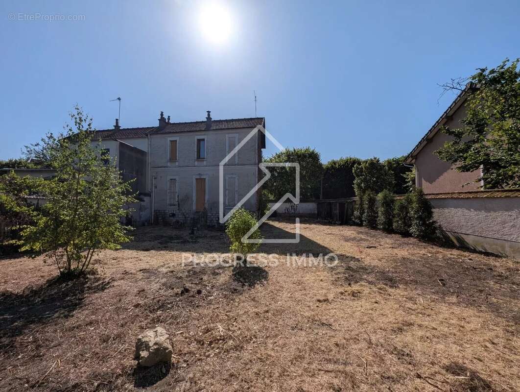 Maison à SAINT-MAUR-DES-FOSSES