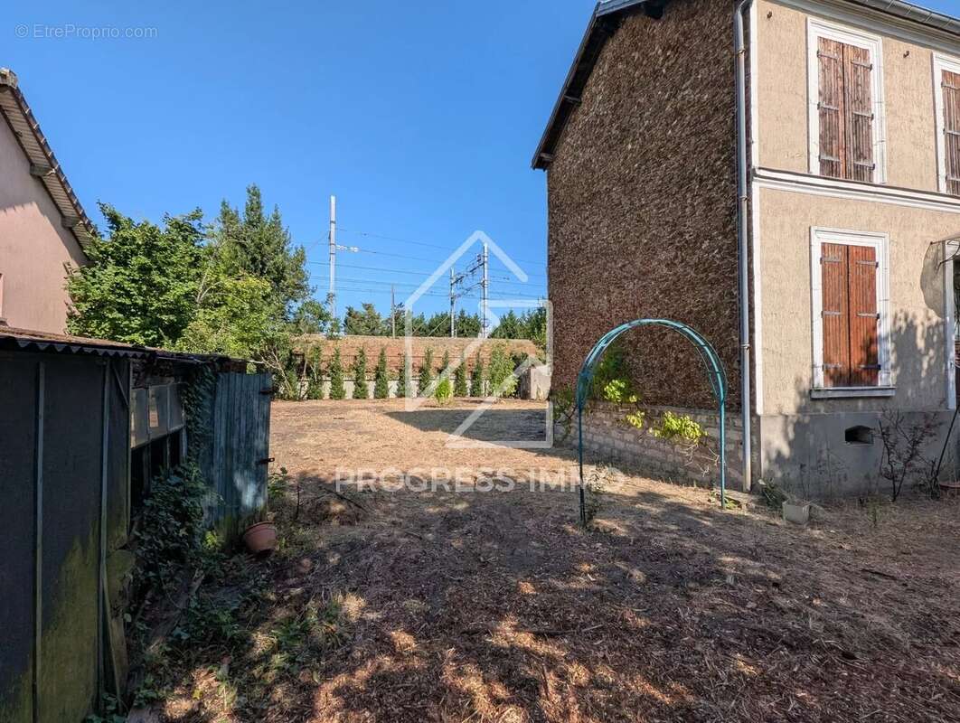 Maison à SAINT-MAUR-DES-FOSSES