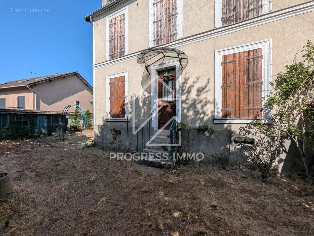 Maison à SAINT-MAUR-DES-FOSSES