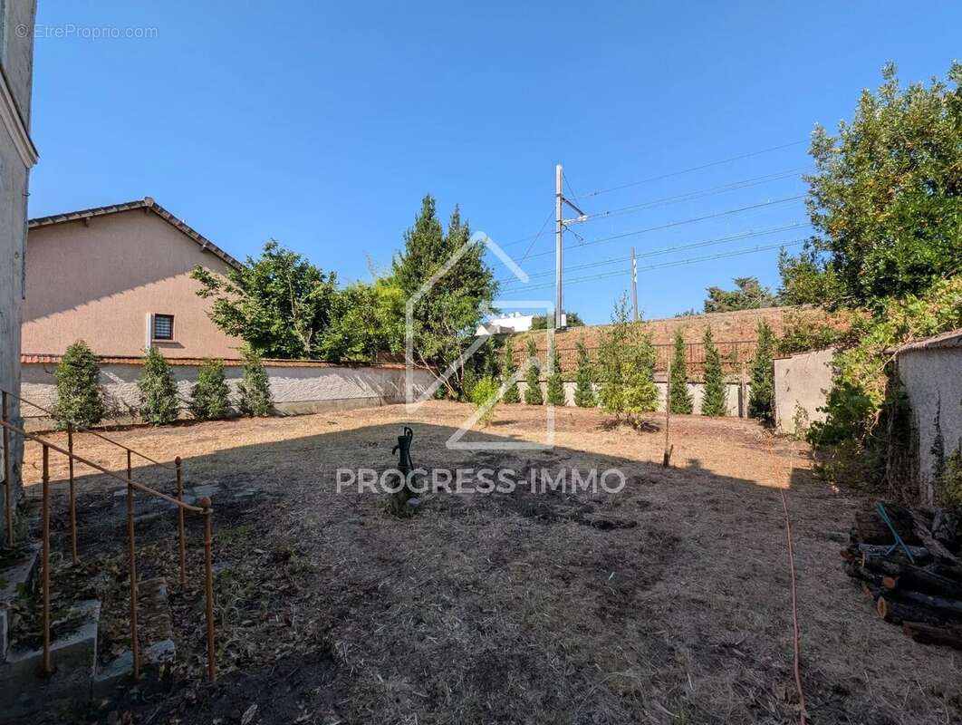 Maison à SAINT-MAUR-DES-FOSSES