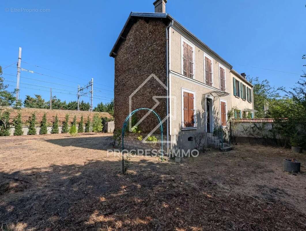 Maison à SAINT-MAUR-DES-FOSSES