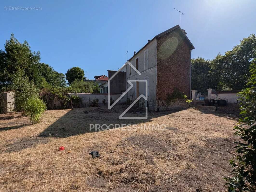 Maison à SAINT-MAUR-DES-FOSSES