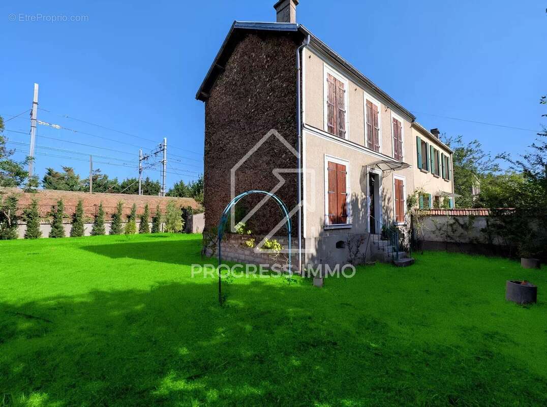 Maison à SAINT-MAUR-DES-FOSSES