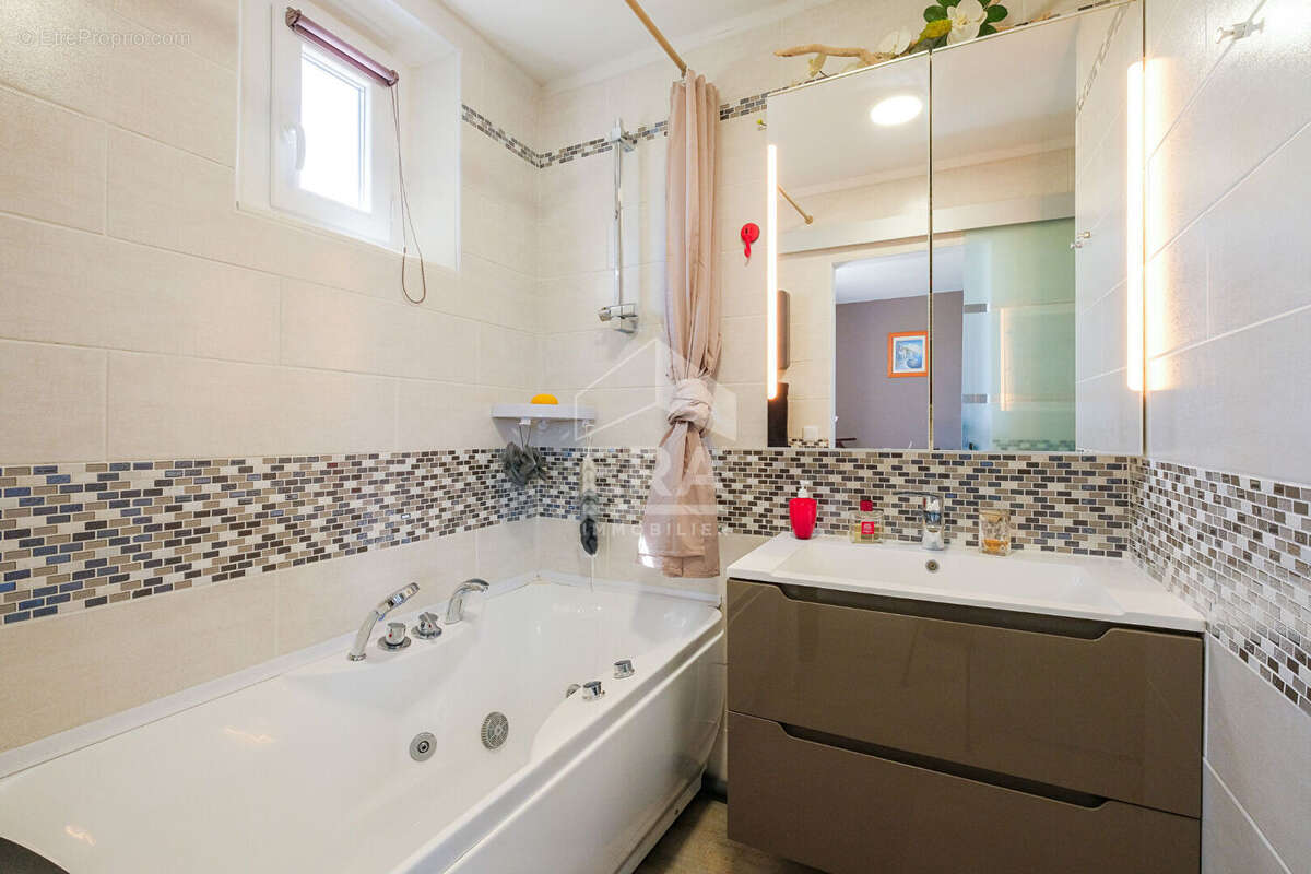 Appartement à MALLEMORT