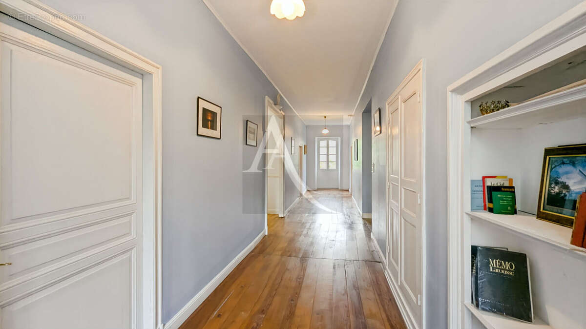 Maison à BLANQUEFORT-SUR-BRIOLANCE