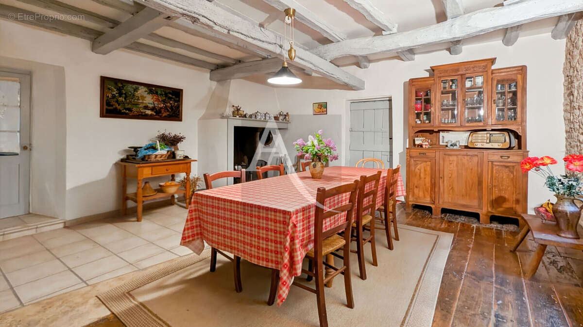 Maison à BLANQUEFORT-SUR-BRIOLANCE