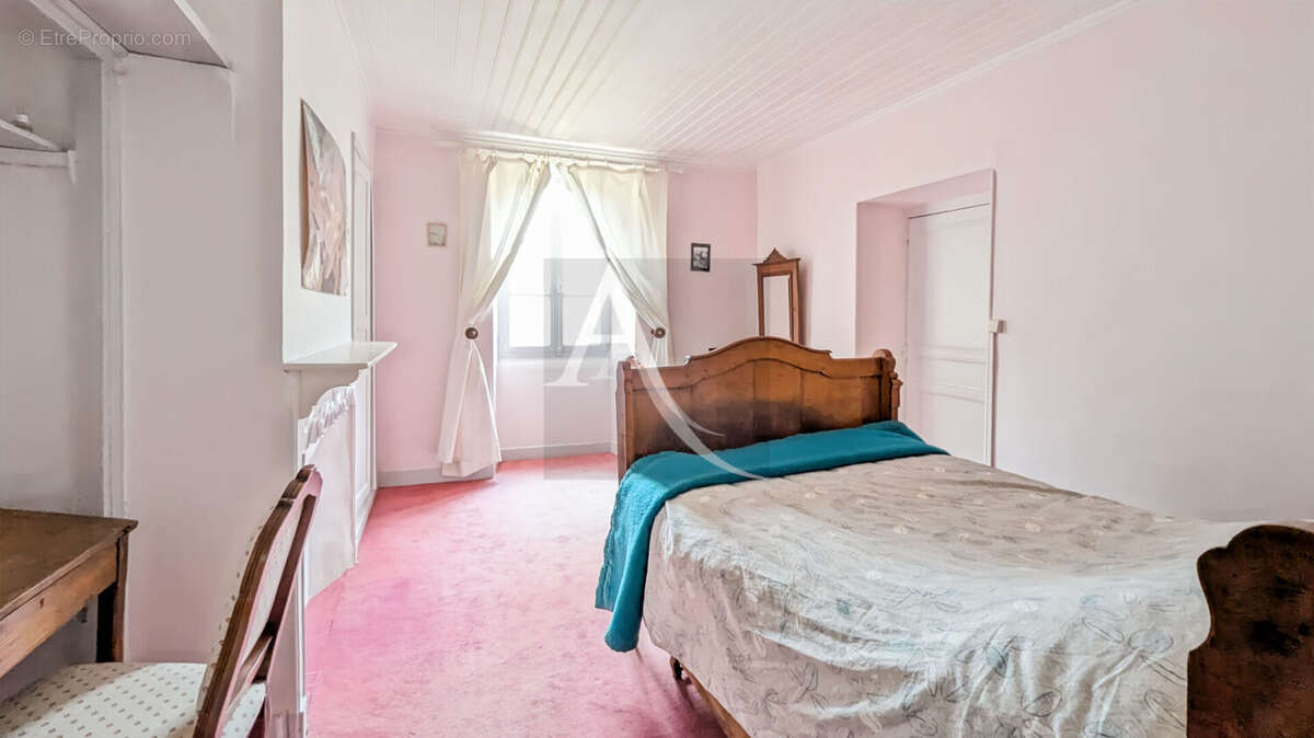 Maison à BLANQUEFORT-SUR-BRIOLANCE