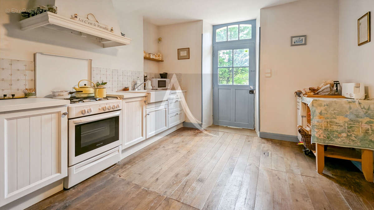 Maison à BLANQUEFORT-SUR-BRIOLANCE