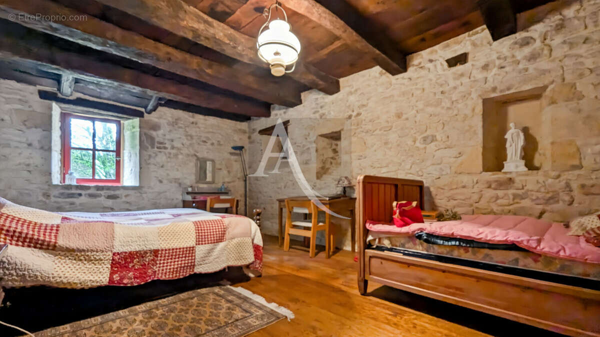 Maison à BLANQUEFORT-SUR-BRIOLANCE