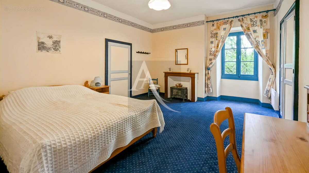 Maison à BLANQUEFORT-SUR-BRIOLANCE