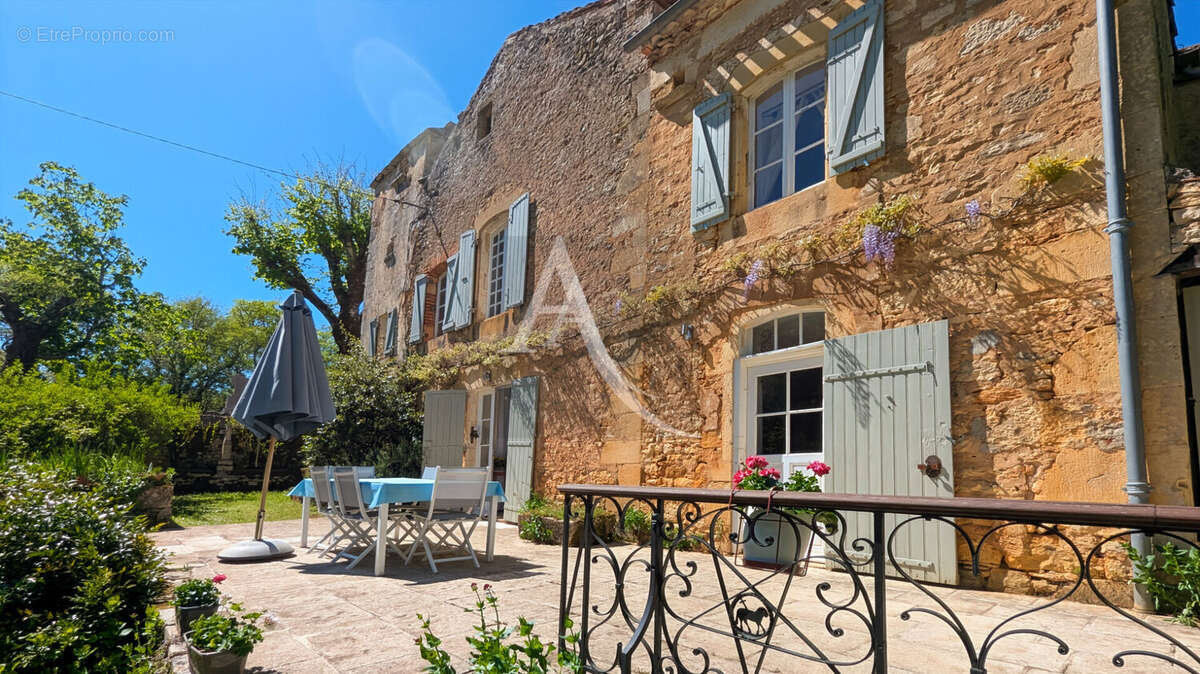Maison à BLANQUEFORT-SUR-BRIOLANCE