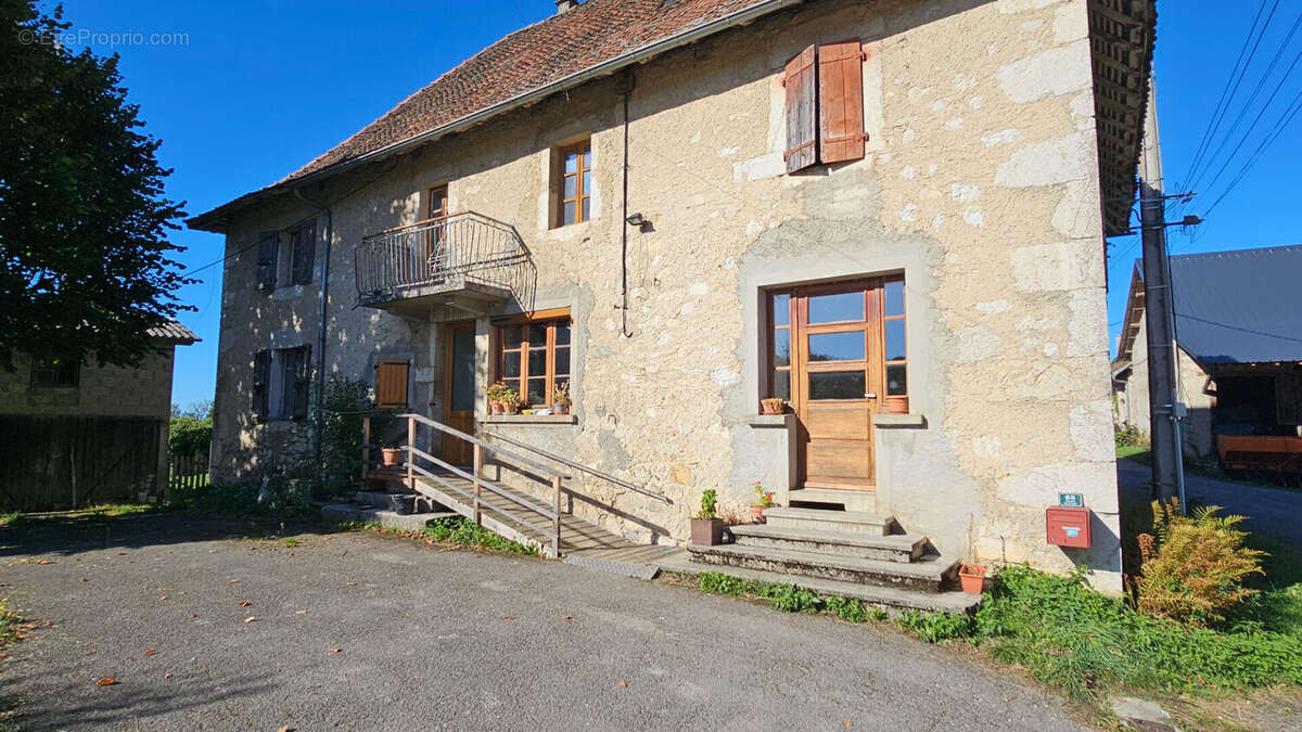 Maison à SAINT-GENIX-SUR-GUIERS