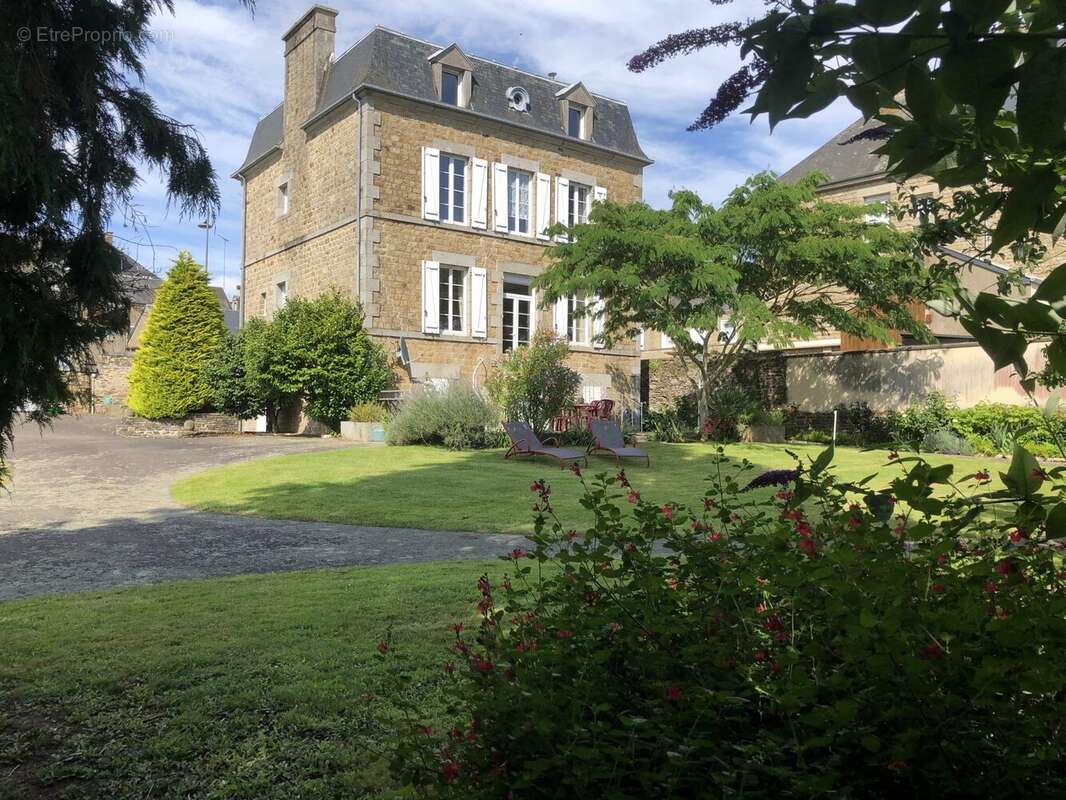 Maison à SAINT-HILAIRE-DU-HARCOUET