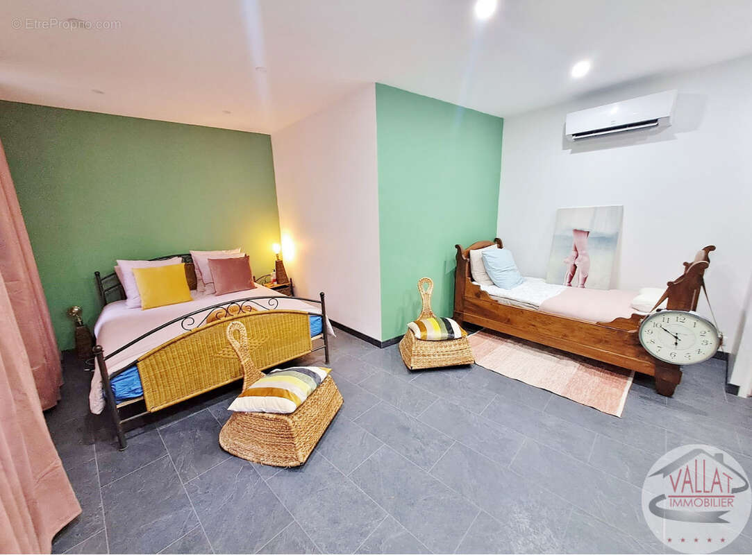 Maison à SAINT-THIBERY