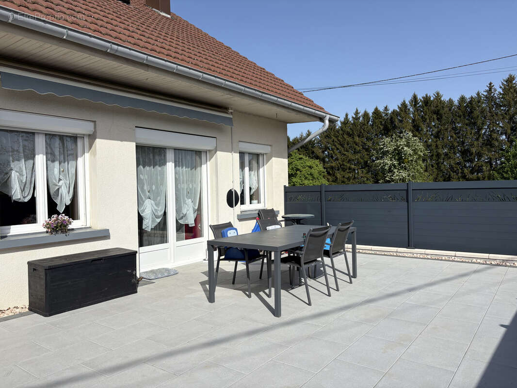 Maison à VERCEL-VILLEDIEU-LE-CAMP