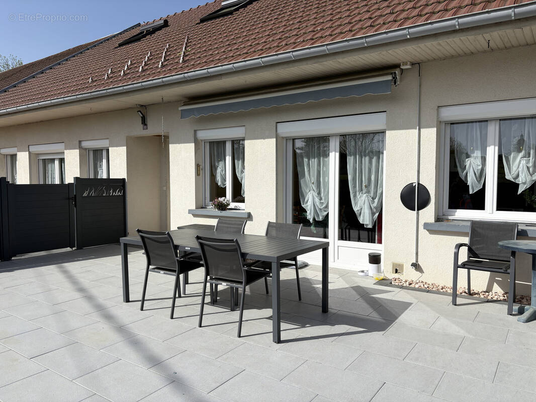 Maison à VERCEL-VILLEDIEU-LE-CAMP