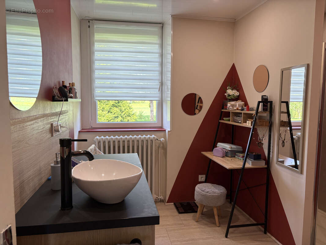 Maison à VERCEL-VILLEDIEU-LE-CAMP