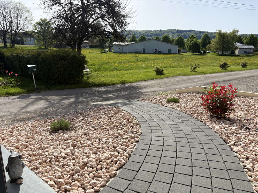 Maison à VERCEL-VILLEDIEU-LE-CAMP