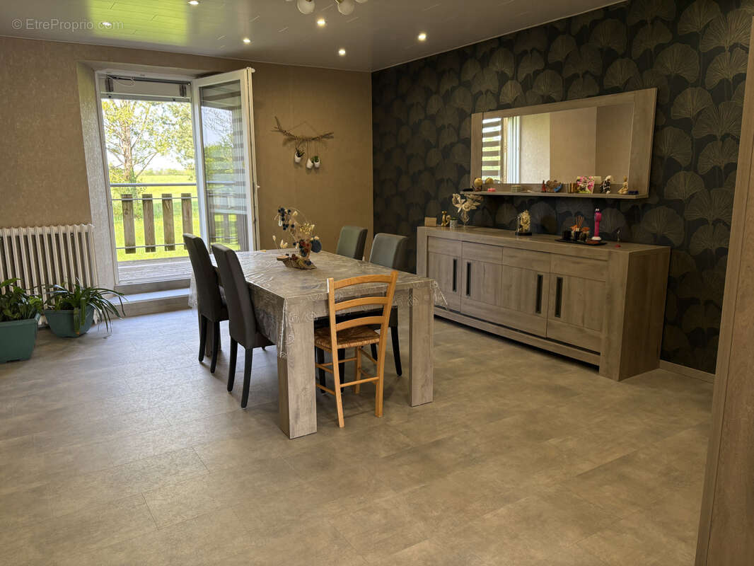 Maison à VERCEL-VILLEDIEU-LE-CAMP