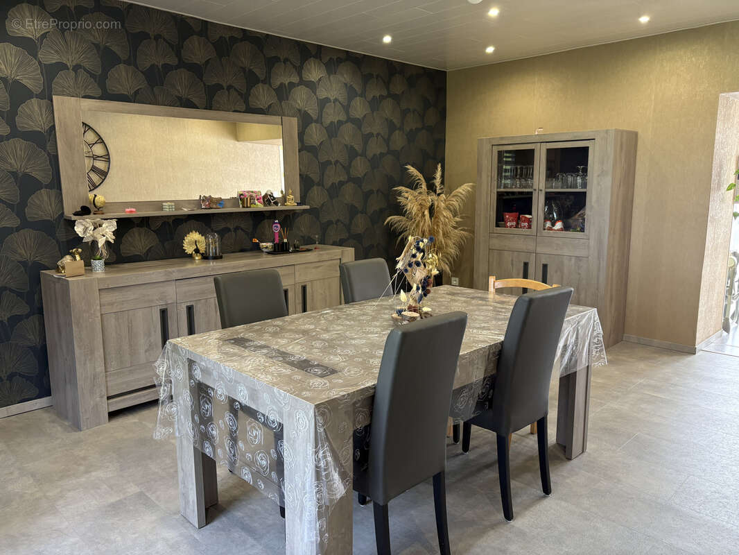 Maison à VERCEL-VILLEDIEU-LE-CAMP