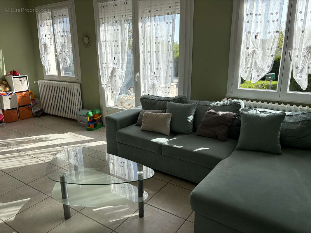 Maison à VERCEL-VILLEDIEU-LE-CAMP