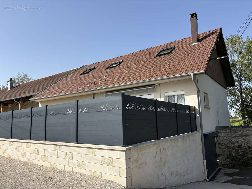 Maison à VERCEL-VILLEDIEU-LE-CAMP