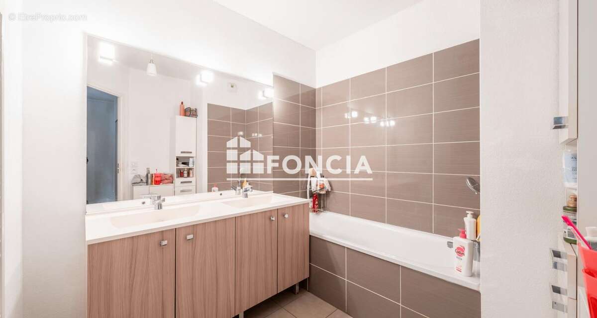 Appartement à PAREMPUYRE