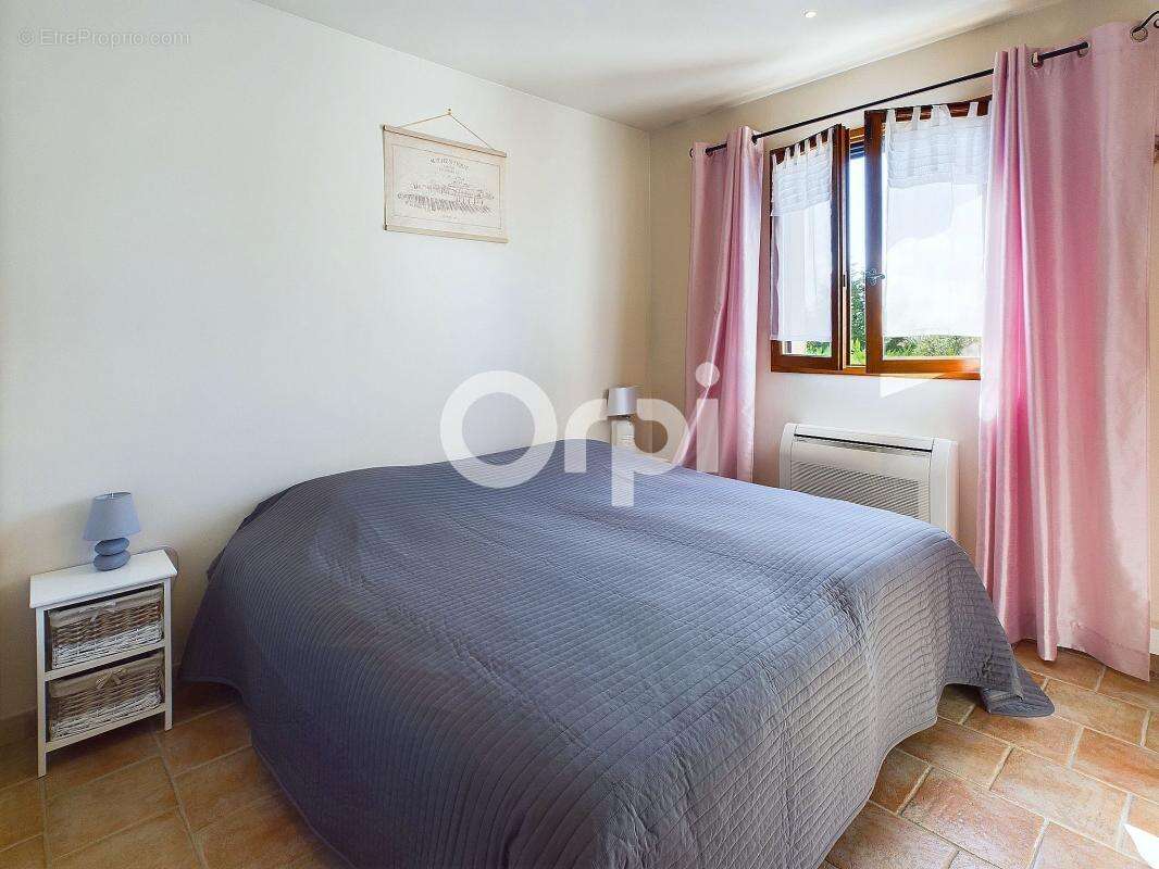 Maison à TOURRETTES